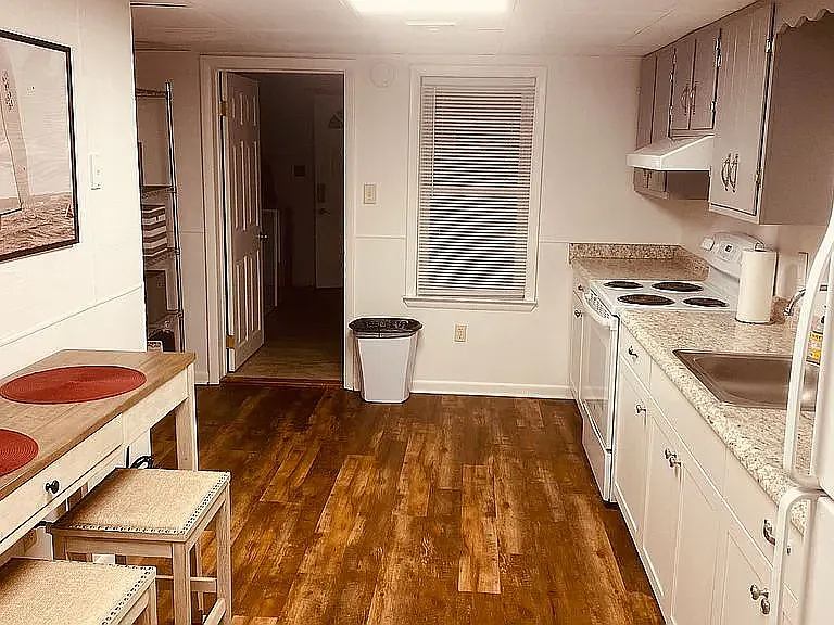230 W Middle St — Photo 4