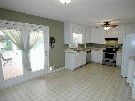 3rd image of 4910 Bentwood Dr
