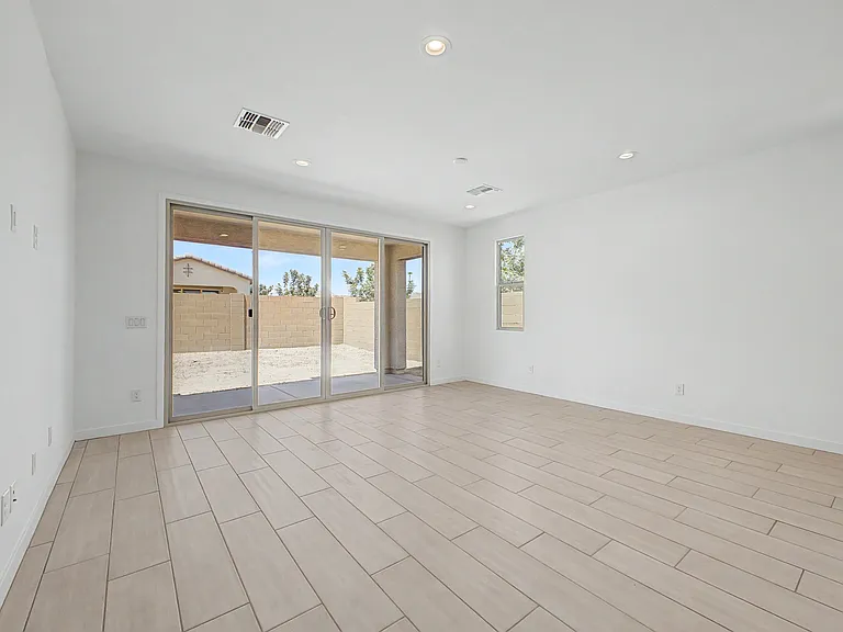 5330 W Harmont Dr — Photo 3