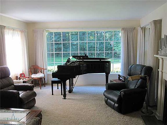 3rd image of 608 Whitehills Dr