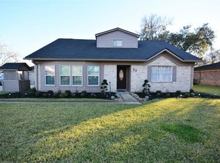 53 W Sagebrush St, Lake Jackson, TX 77566