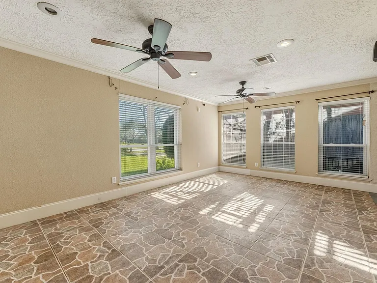 5211 Court Rd — Photo 3
