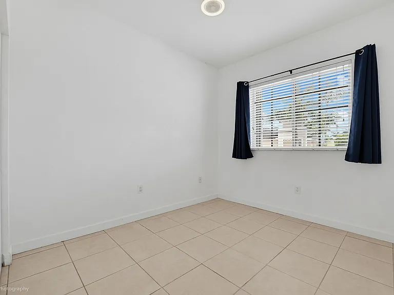 2630 NE 3rd Dr #204 — Photo 10
