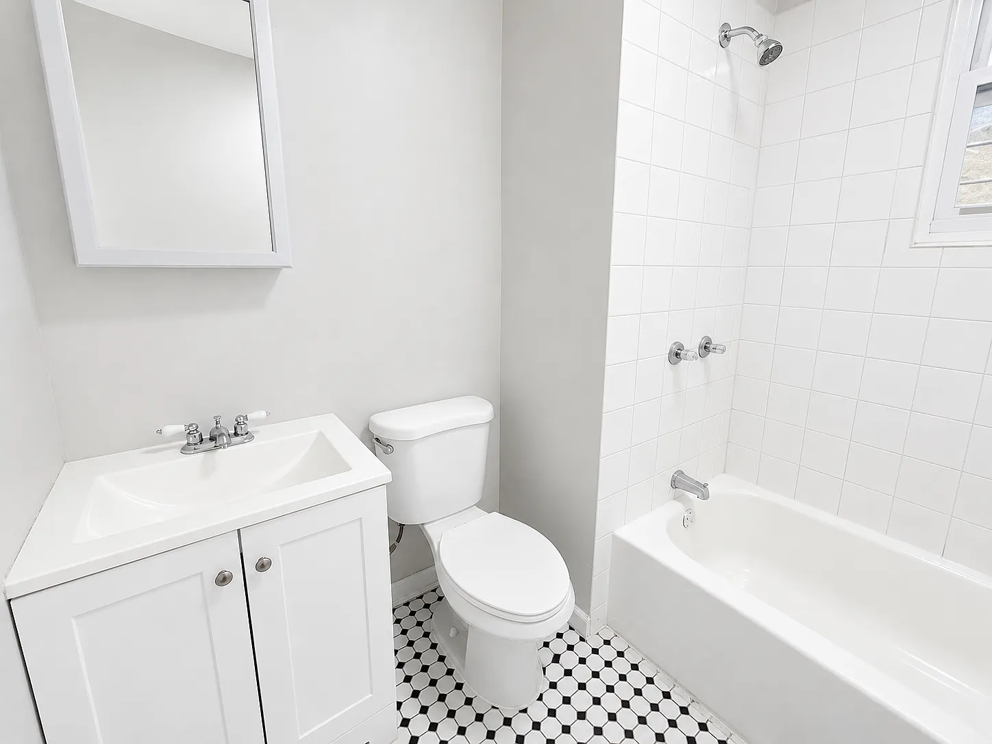 3 bed, 1200 sqft, $2,045 — Photo 2