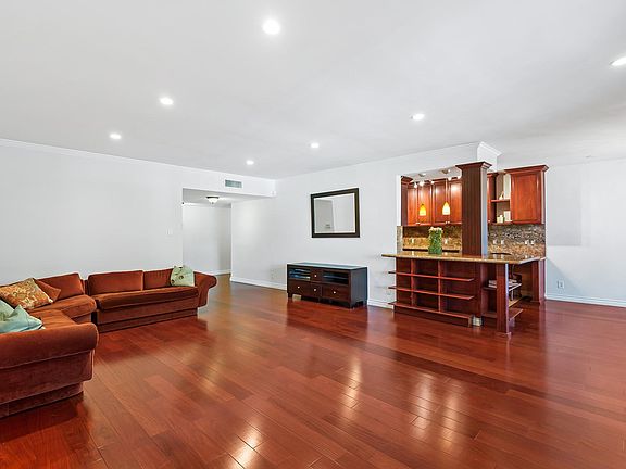5th image of 16012 Moorpark St Unit 103A