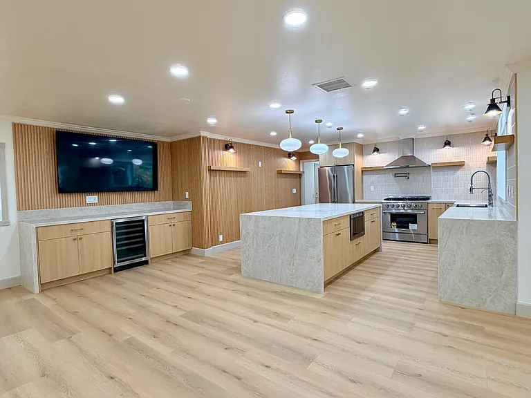 8983 Nightingale Ave — Photo 1