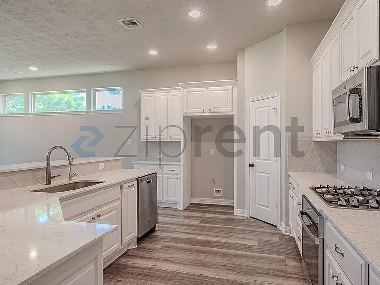 3543 Whitman Dr — Photo 14