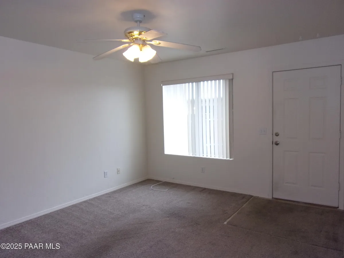 Building Photo - 9641 E Lakeshore Dr #3