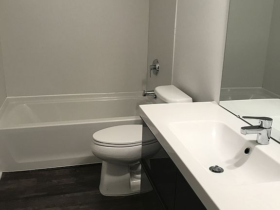 5th image of 423 Greenup St #2