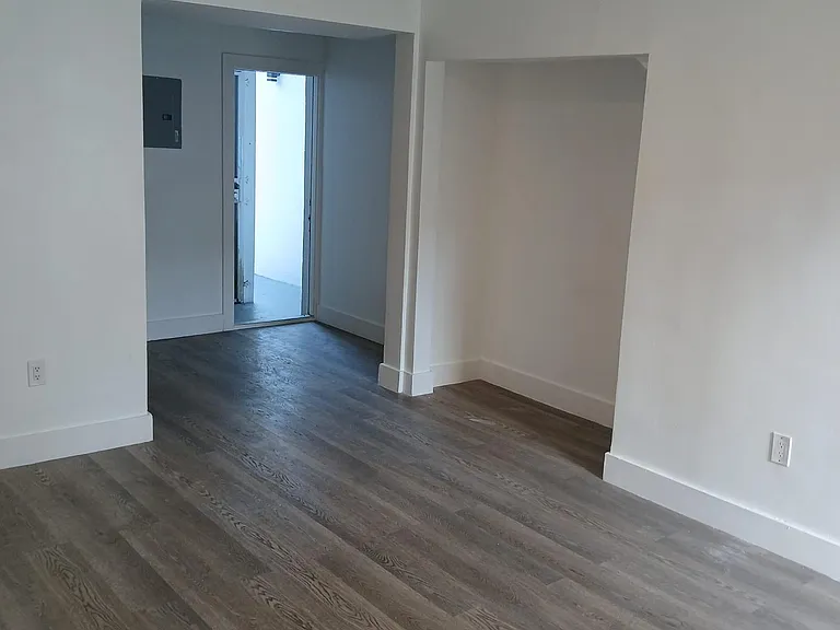 960 SW 2nd St #1 — Photo 26