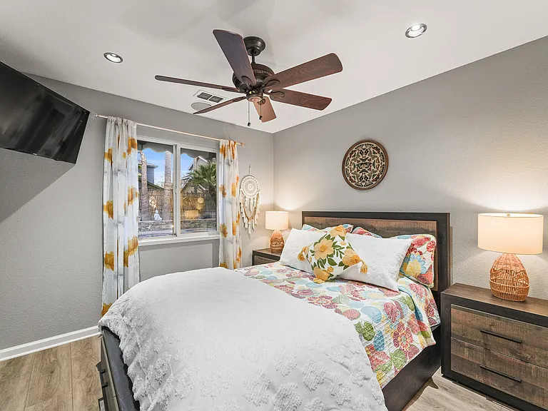 Montara Dr — Photo 19