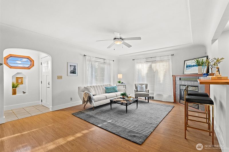 3rd image of 801 N Stevens Street