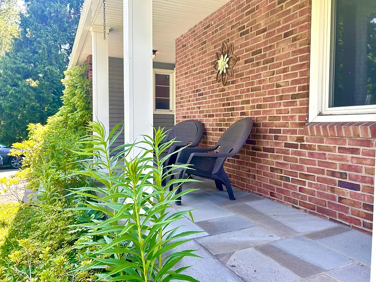940 Corwin Rd — Photo 6