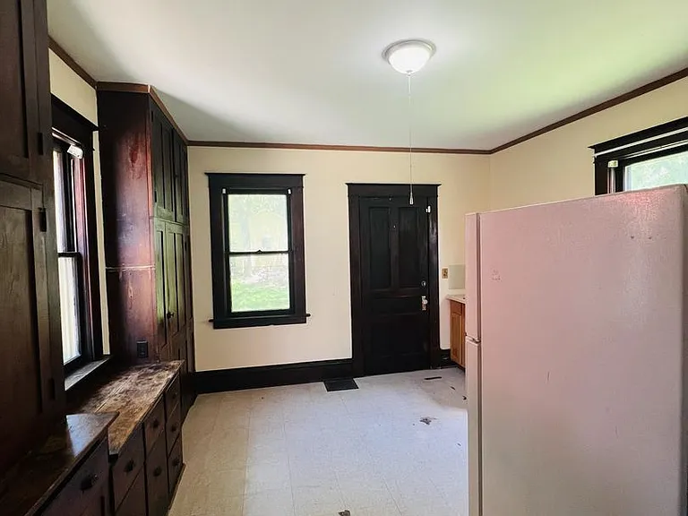 710 E Davenport St — Photo 3
