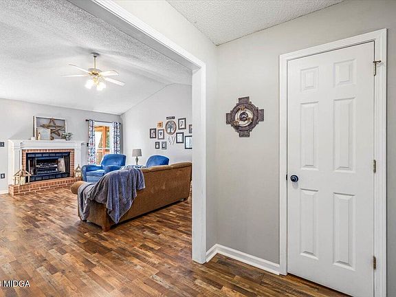 5th image of 415 Pecan Cir