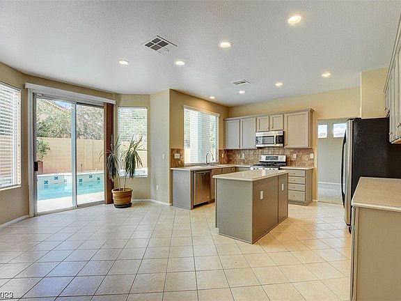3rd image of 9636 W Gilmore Ave
