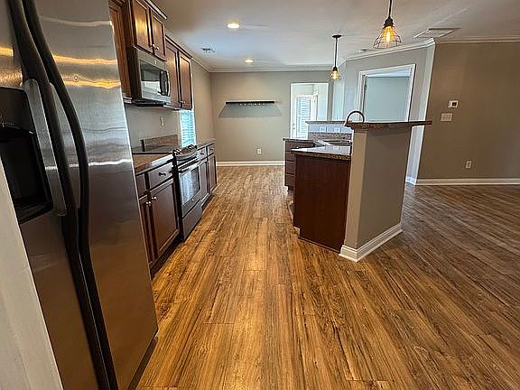 Kitchen with split level bar