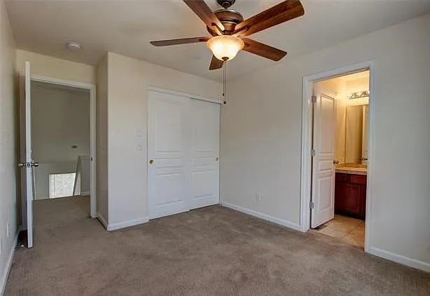 2 bed, 2.5 bath, 2002 sqft, $2,300 — Photo 2