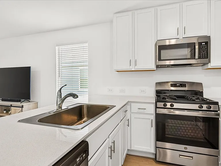 7909 Hathor Dr — Photo 15