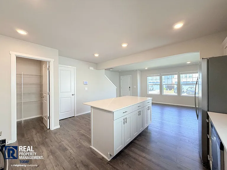 2216 Trailside Dr NE — Photo 7