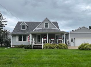 936 E Main St, New Hampton, IA 50659