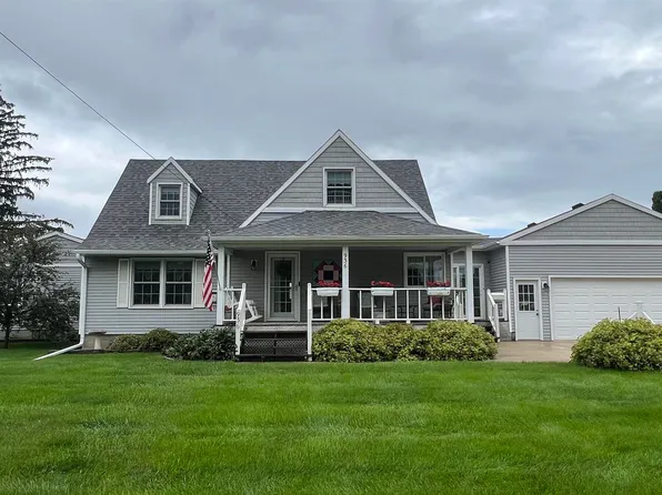 936 E Main St, New Hampton, IA 50659