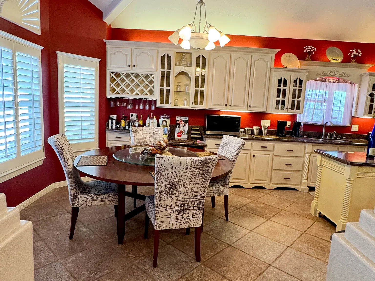 3 bed, 2804 sqft, $2,400 — Photo 4