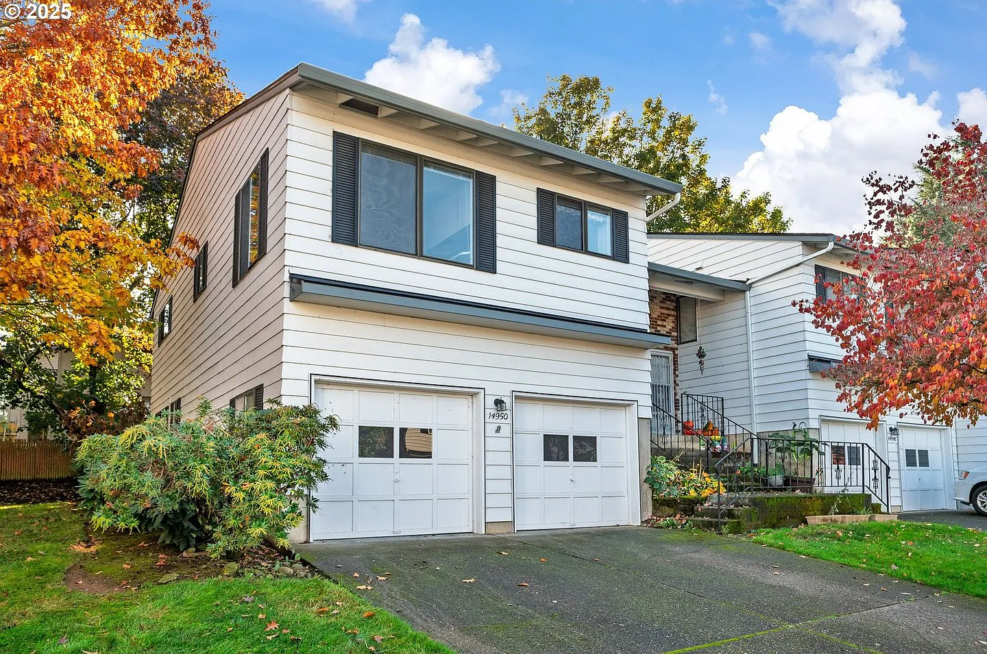 Beautiful End-Unit Condo with A/C, Attached Garage, Pool & Private Outdoor Space — Photo 2