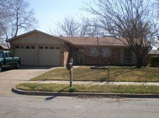 1002 Cristopher Ct, Arlington, TX 76015