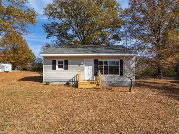 121 Dibrell Rd, Pelham, NC 27311