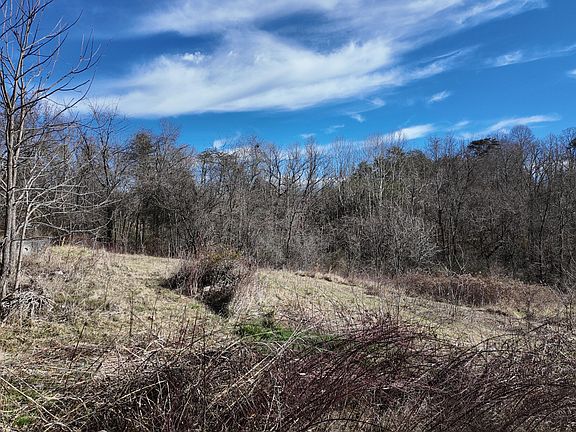 4th image of 201 Happy Valley Rd