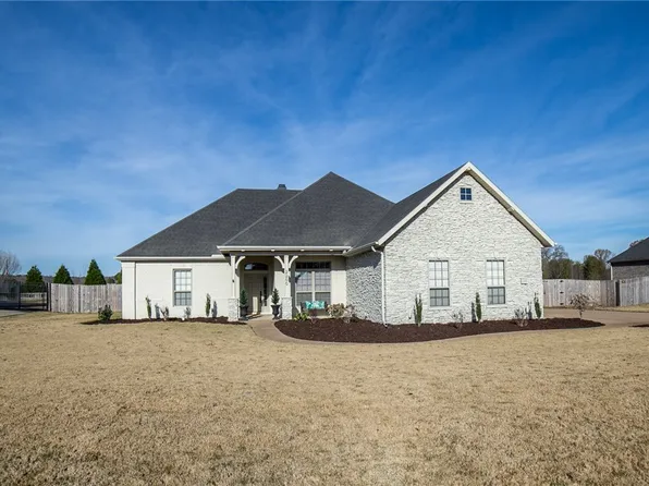 2200 Riverwater Ln, Fayetteville, AR 72703