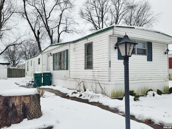 771 Century Ests, Galesburg, IL 61401