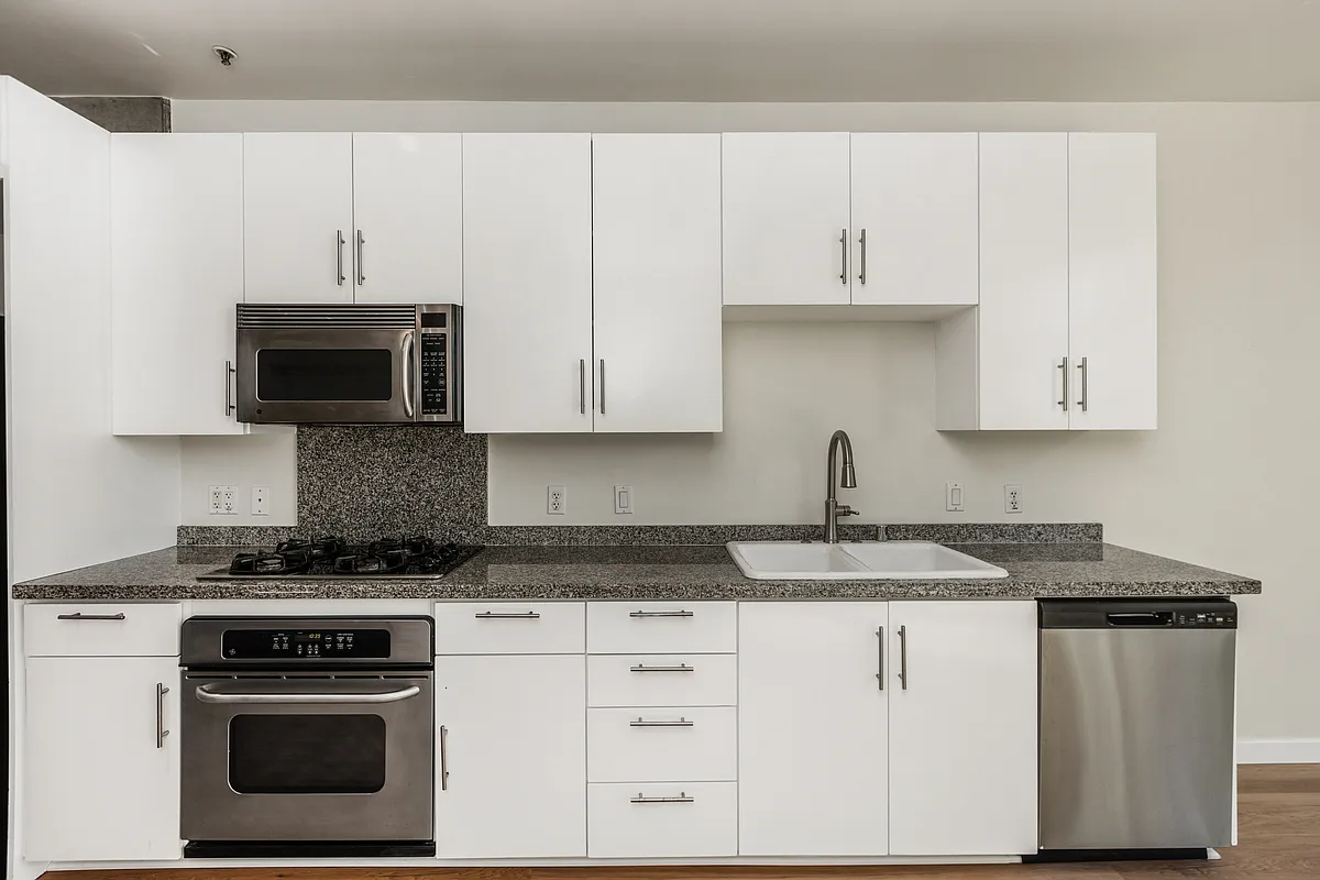 Studio, 552 sqft, $2,650 — Photo 3