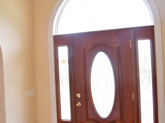 4th image of 208 Royal Crest Cir