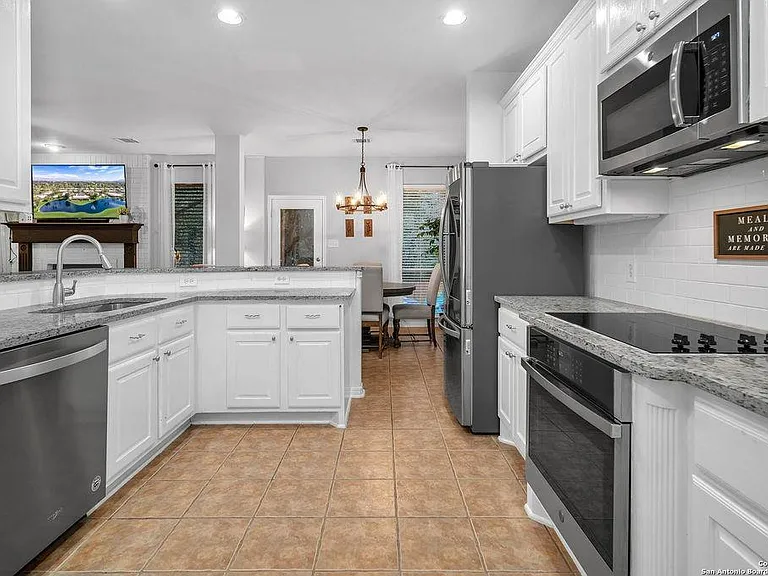 26022 Cuyahoga Cir — Photo 10