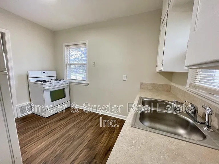 1011 Cordova Ave — Photo 9