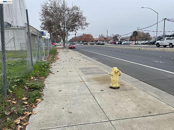 2nd image of 522 W Grant Line Rd