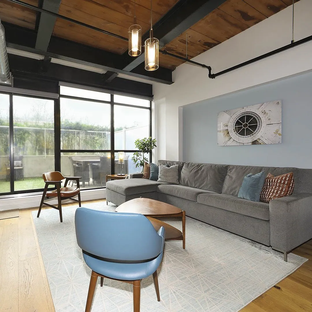 43 Hanna Ave — Photo 1