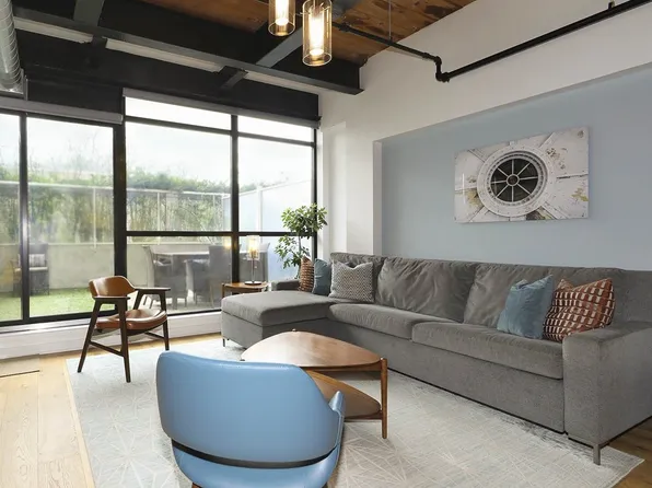 43 Hanna Ave #202, Toronto, ON M6K 1X1