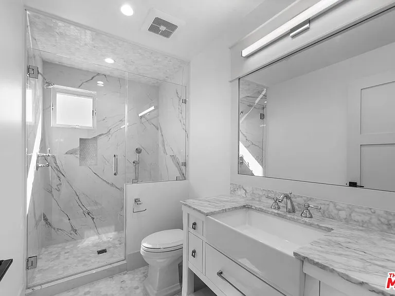 566 Ida St — Photo 37