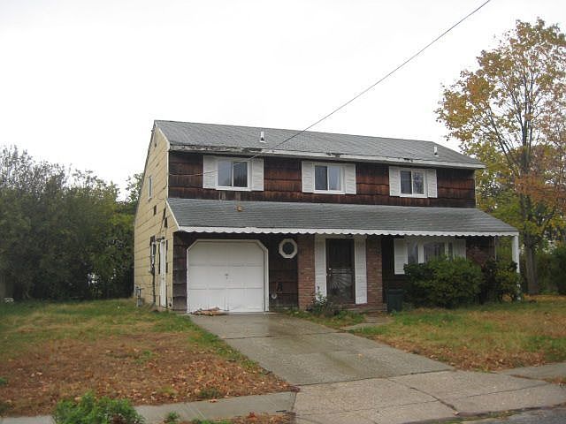 Front view of property