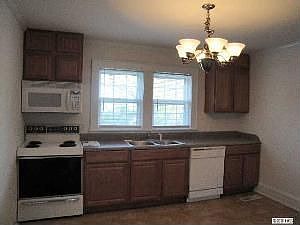 5th image of 2275 Gwyn Ct NW