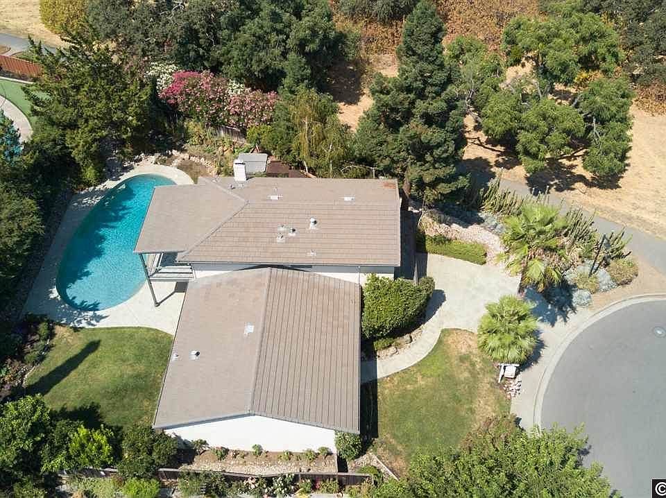 2nd image of 623 W Myrick Ct