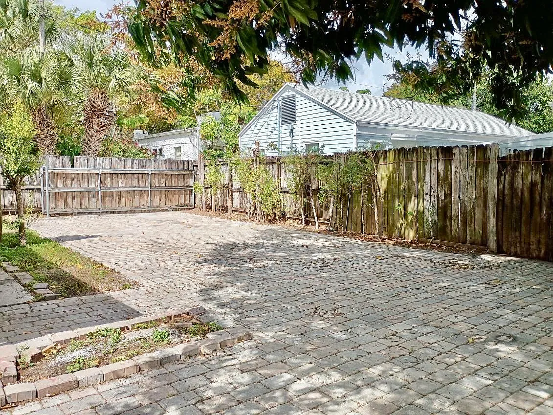 3 bed, 2.0 bath, 1600 sqft, $2,850 — Photo 3