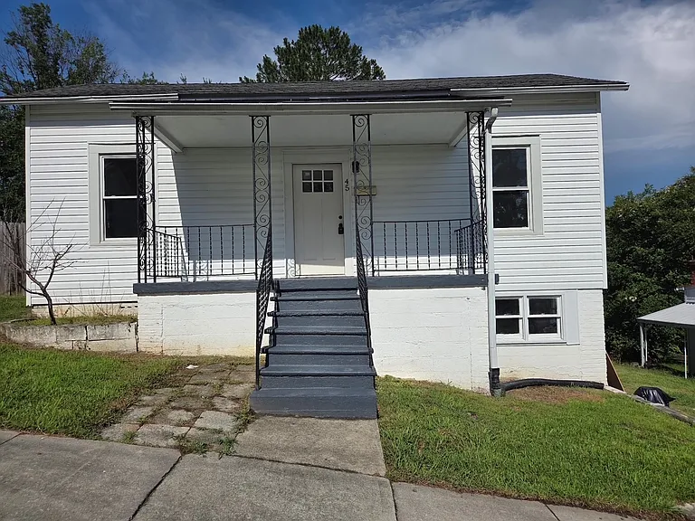 45 Laurel Ave — Photo 1
