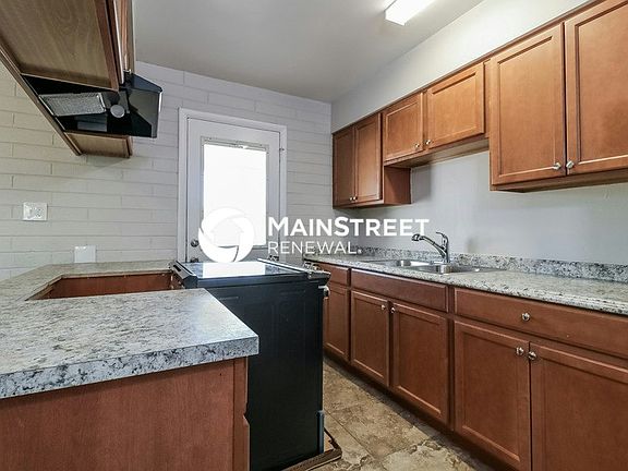 4th image of 12 W Brinker Dr