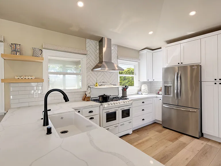 13422 Isis Ave — Photo 7