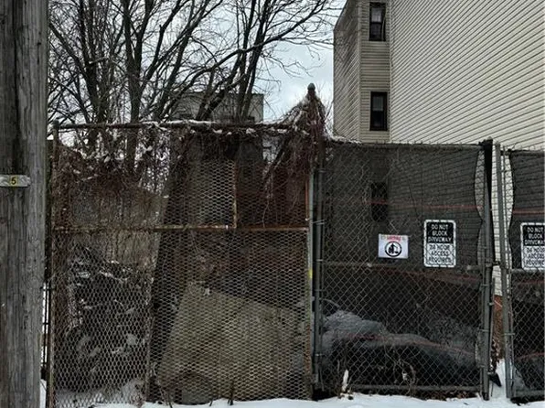 210 Montauk Ave, Brooklyn, NY 11208