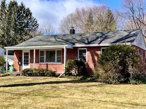 10 Smith St, Red Hook, NY 12571